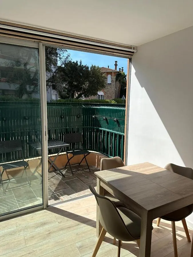 Charmant Studio Neuf 150M Plage Sur Avenue Principale Climatise Et Parking Cavalaire-sur-Mer 0*,  France